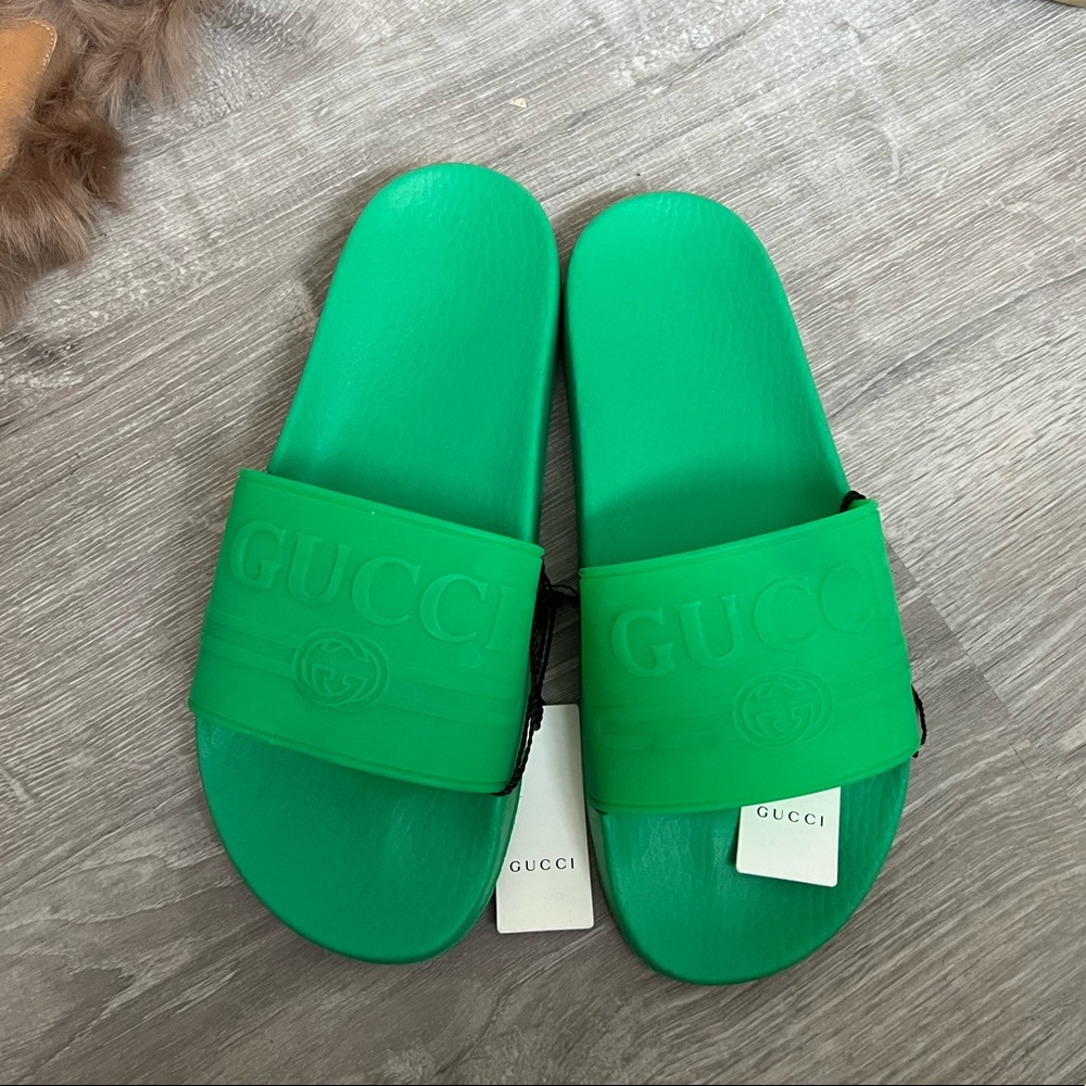 Authentic Gucci rubber GG slide sandal size 8 new with tags!
